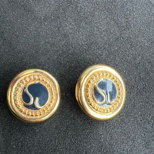 St. John Knit Buttons ♥️ Set of 2 ❤️